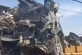 Evakuasi Mobil Mercy Tertimpa Reruntuhan Musala Ponpes